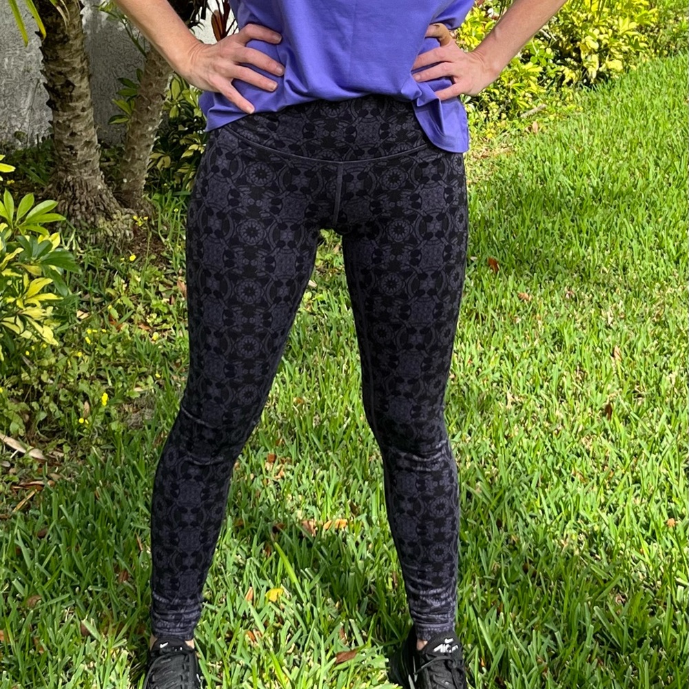 EUC Lululemon Size 4 Leggings with Purple and Black Design - Picture 5 of 7